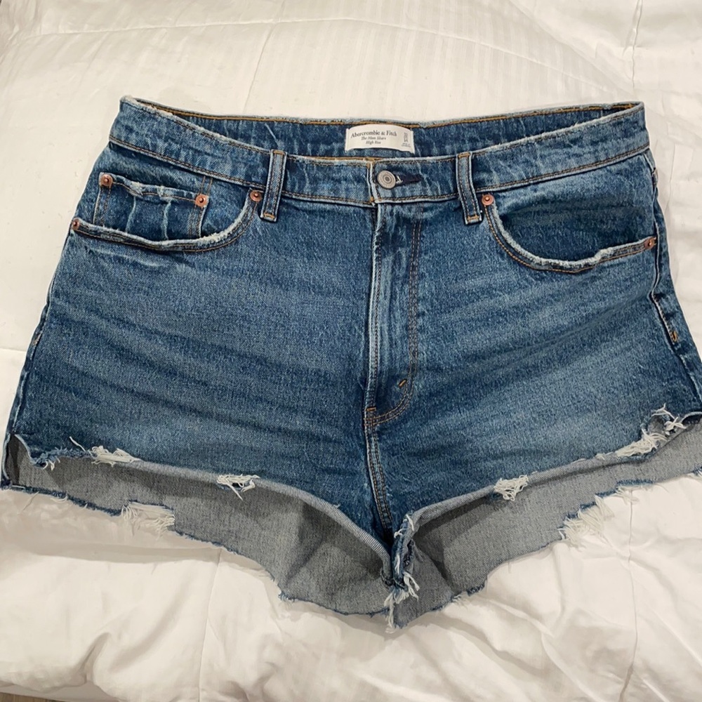 Abercrombie & Fitch Women’s high rise mom shorts